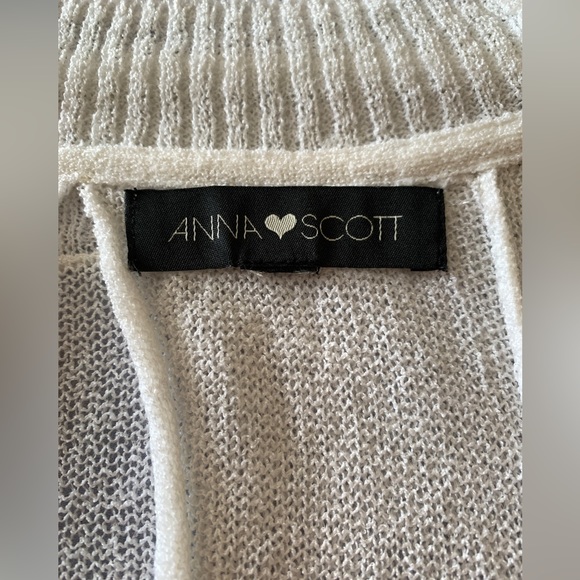 👍Price Drop: Anna Scott knit blouse with slight openings and twists on the back - Picture 3 of 6